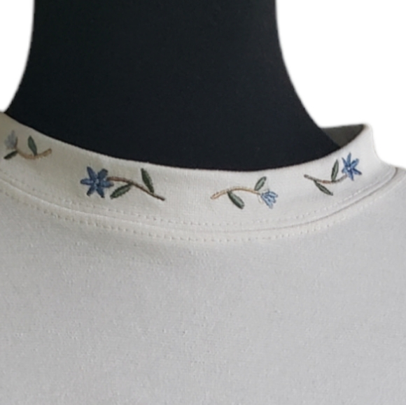 Bonworth Size S White With Blue Flower Embroidered Top - Picture 6 of 8